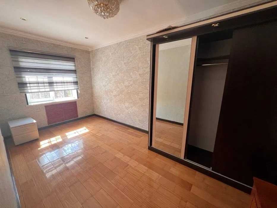 Продаётся 5ти комнатная квартира - Ахмад Югнаки - 105 м2