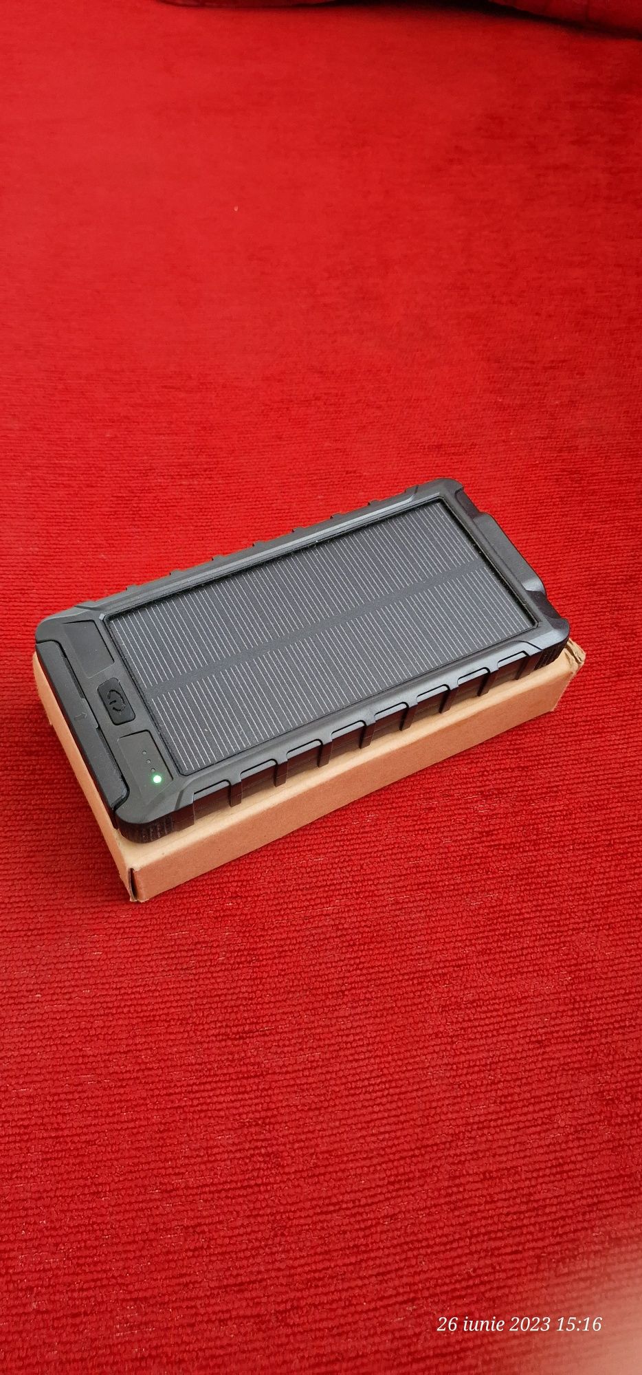 Baterie externa cu incarcare solara
