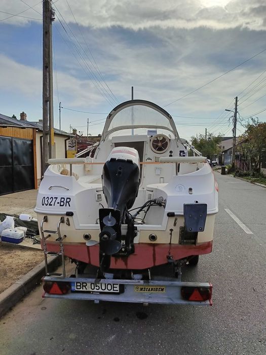 Barca Quicksilver 510 cruiser cu motor si peridoc