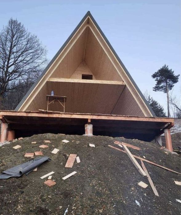 Vindem cabane tip A-frame