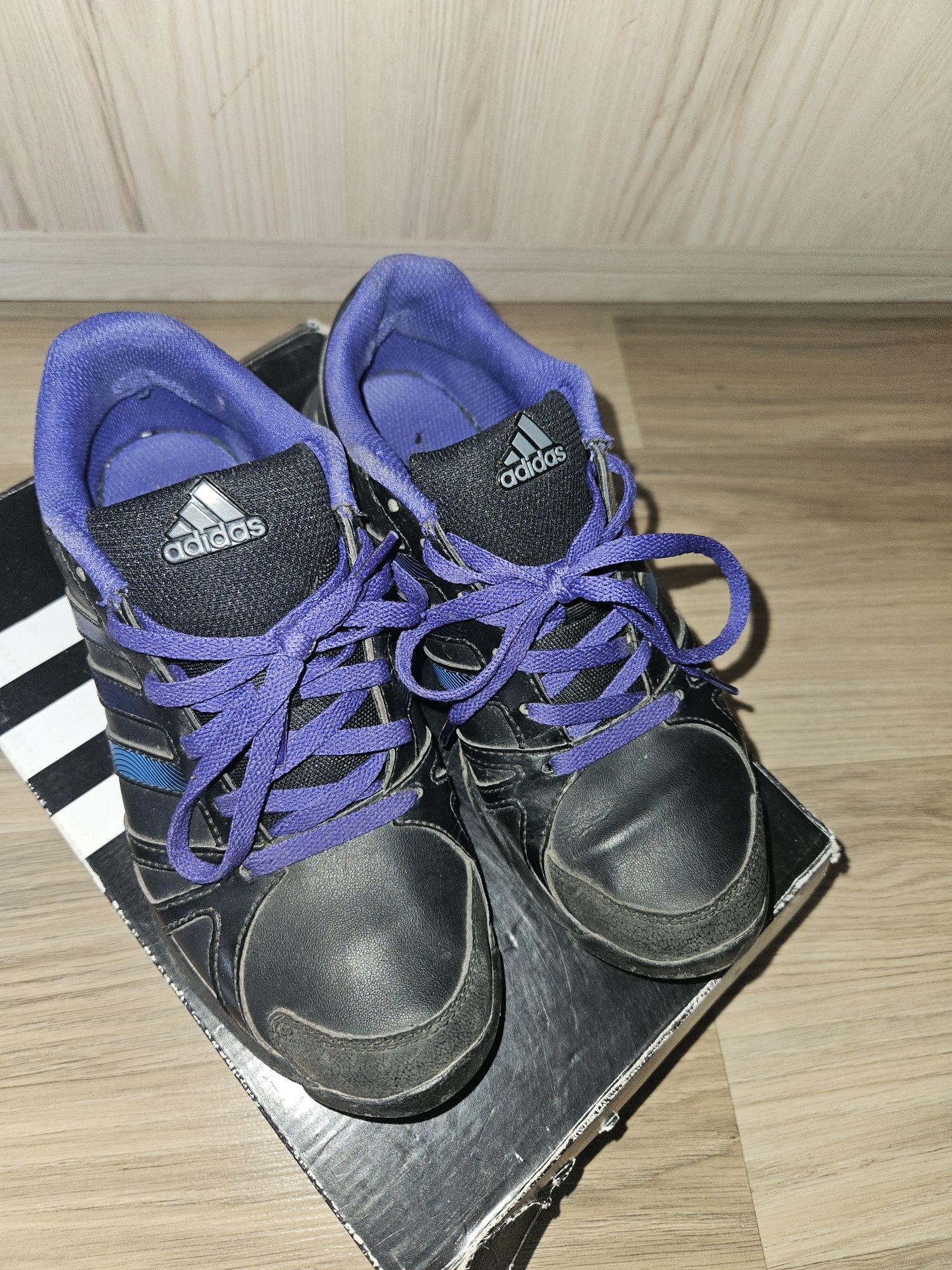 Маратонки adidas 36