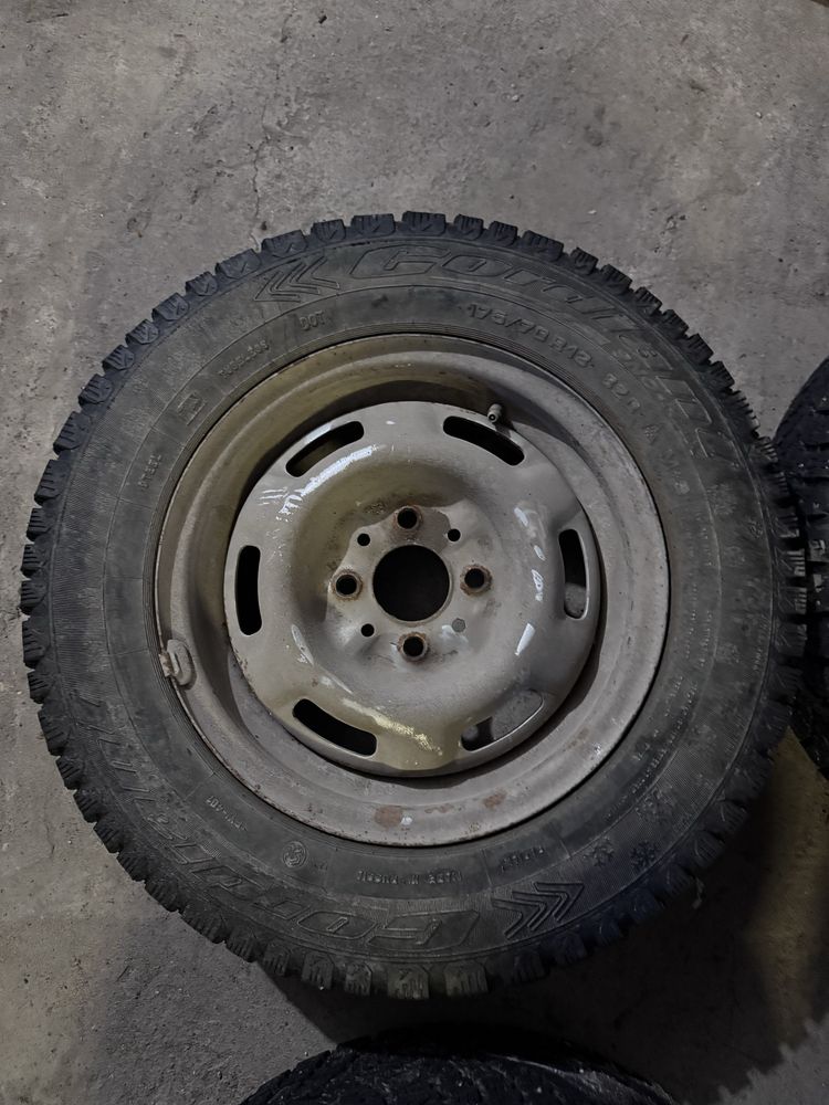Продам комплект шины + диски R13