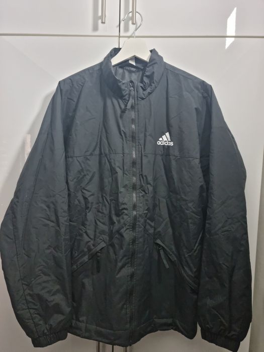 Vând Geaca Adidas