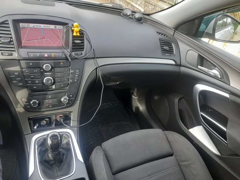 Vând Opel Insignia