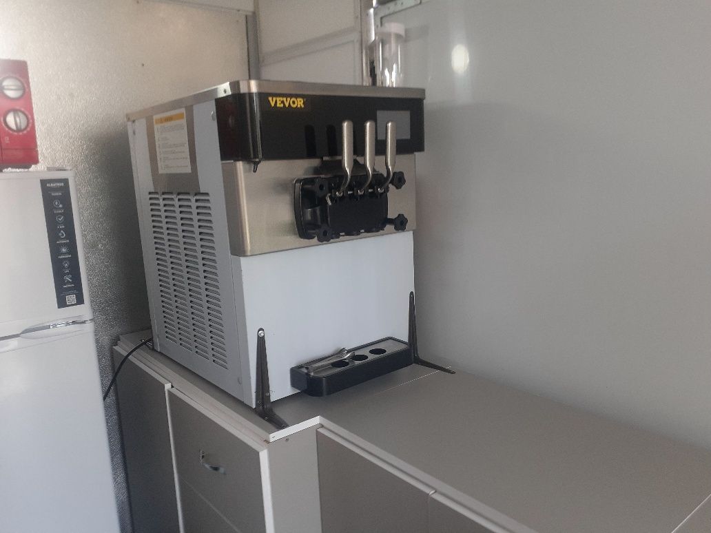 Vând autorulotă comercială FAST FOOD  MARCA mercedeze benz sprint din