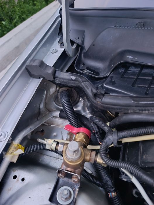 Nexia 2 yili 2015...1.6 lyuks kansaner kasaneri ishlaydi metan gazi bo