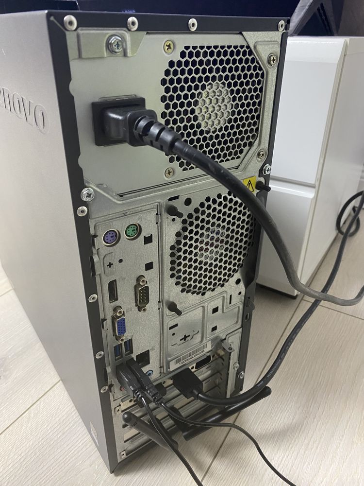 Vand PC Gaming Lenovo Medium Level