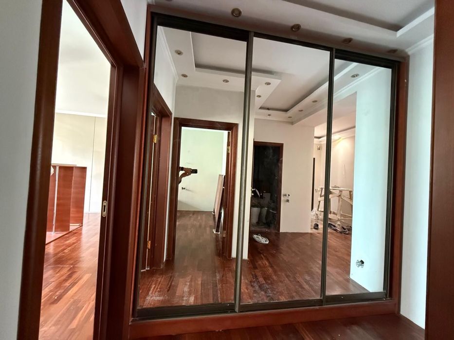 Прихожая с зеркалом