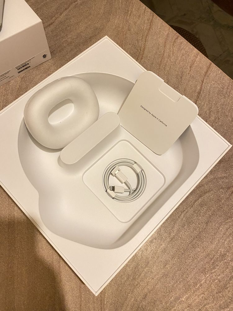 Airpods Max silver