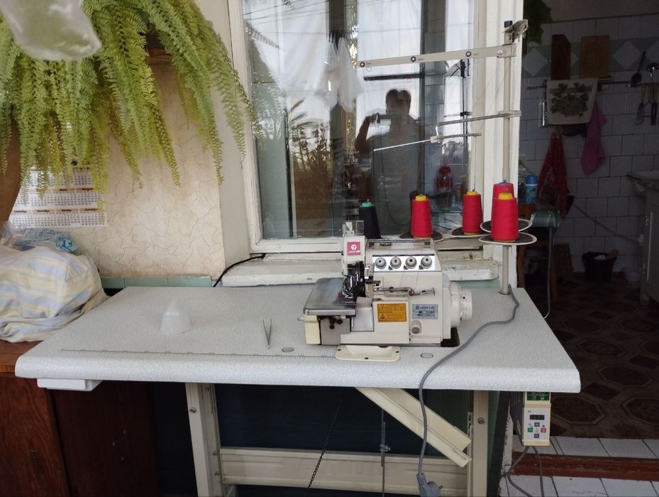 Продам оверлок Juita