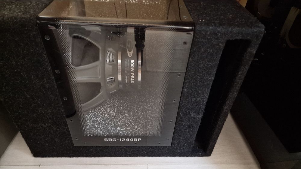 Vând Subwoofer auto Alpine + stație