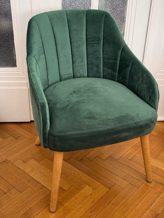 MADE.com стол с кадифена тапицерия