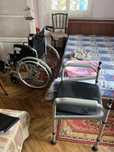 Scaun cu rotile, scaun cu wc camera , saltea antiescare , tava de spal