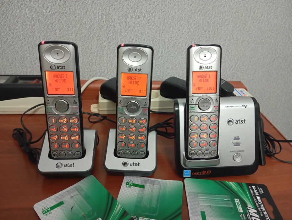 Продам радиотелефон три трубки на один телефонный номер.