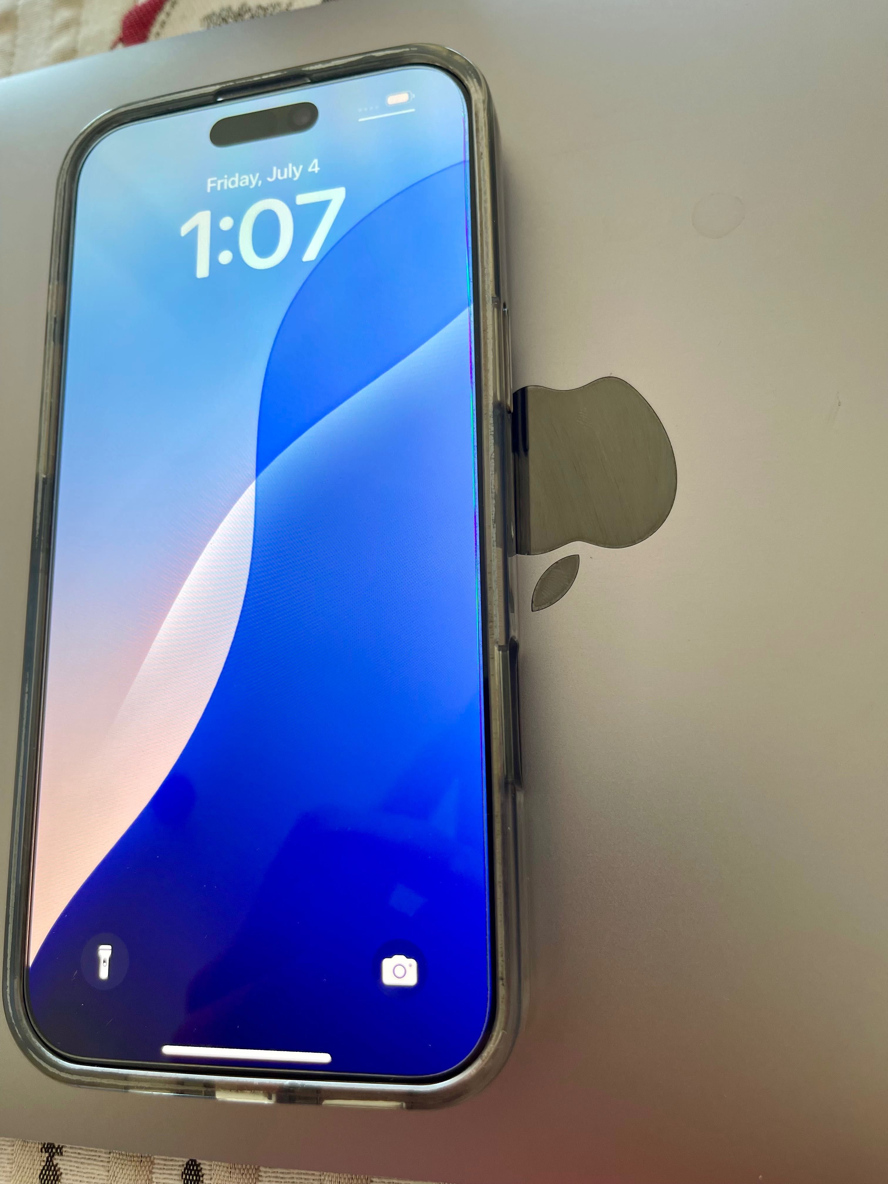 iPhone 16 Pro Max 256GB 1800лв -
Отключен, Като Нов + Аксесоари