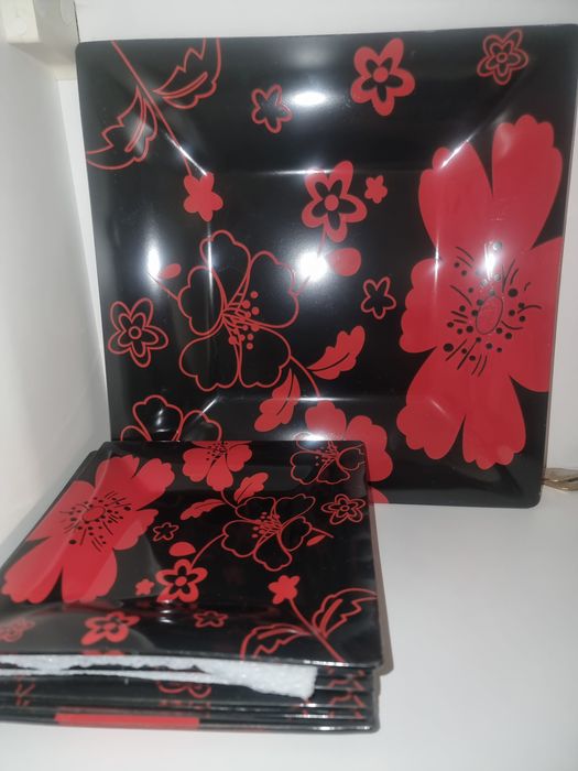 Продам набор тарелок