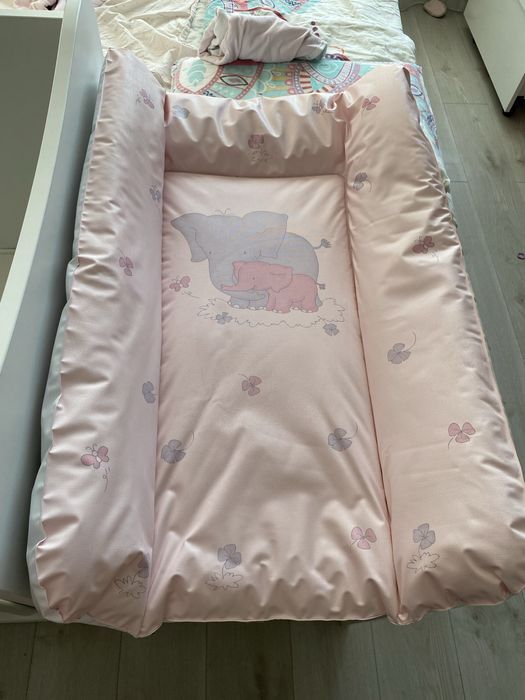 Бебешко легло и Next to me