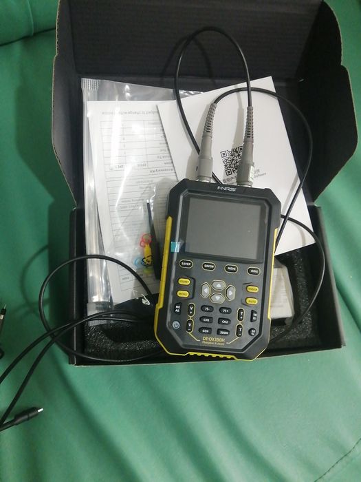 Osciloscop portabil  de 120 MHz