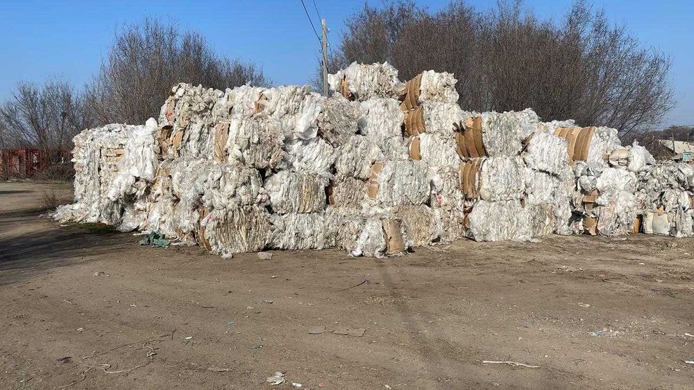 Прием макулатуры, полиэтилена, пластика у себя на складе!!!