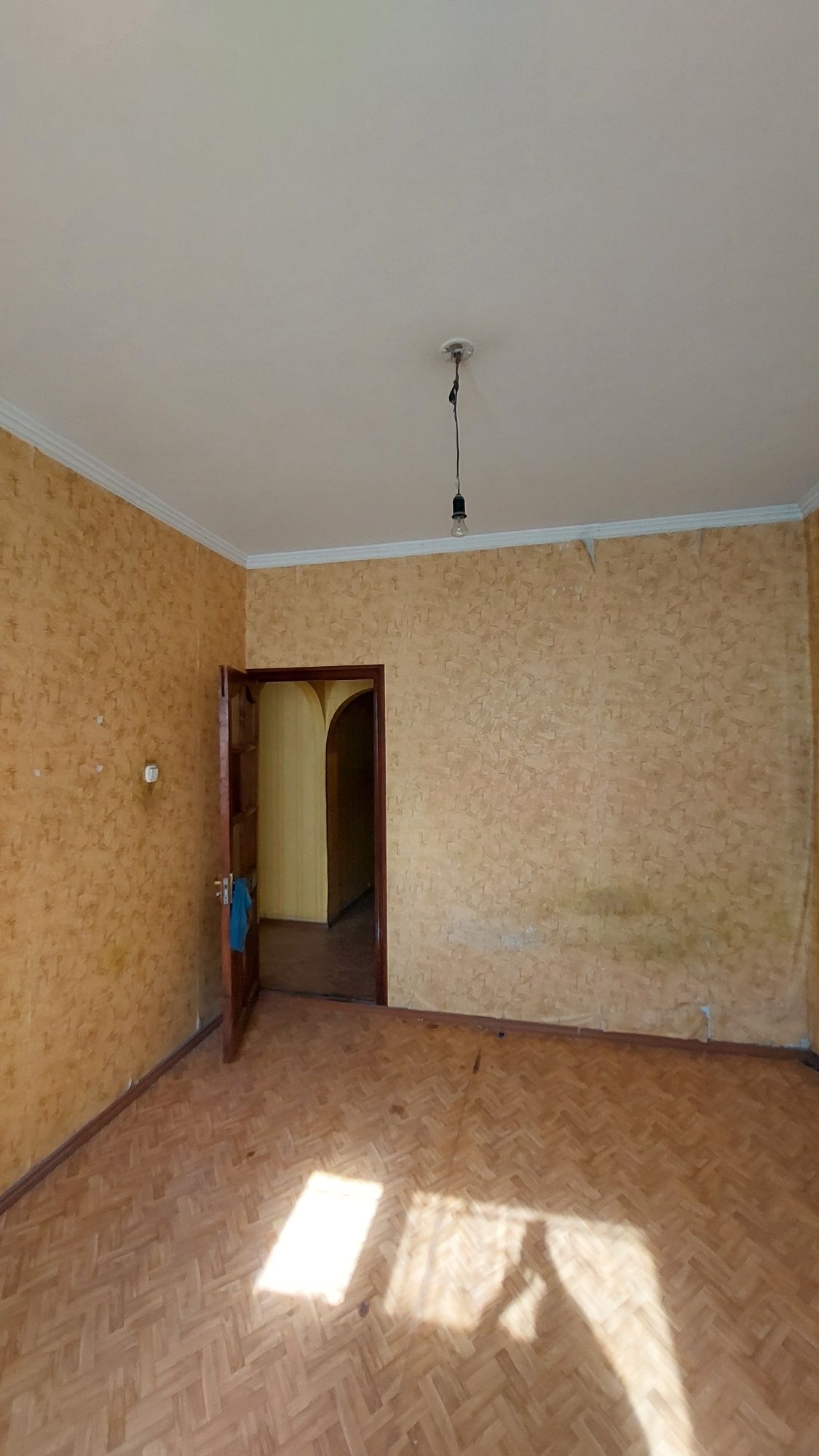 4/1/5. Сергели 4. Квартира 90 м², без ремонта. Метро "Turon" - 1 км