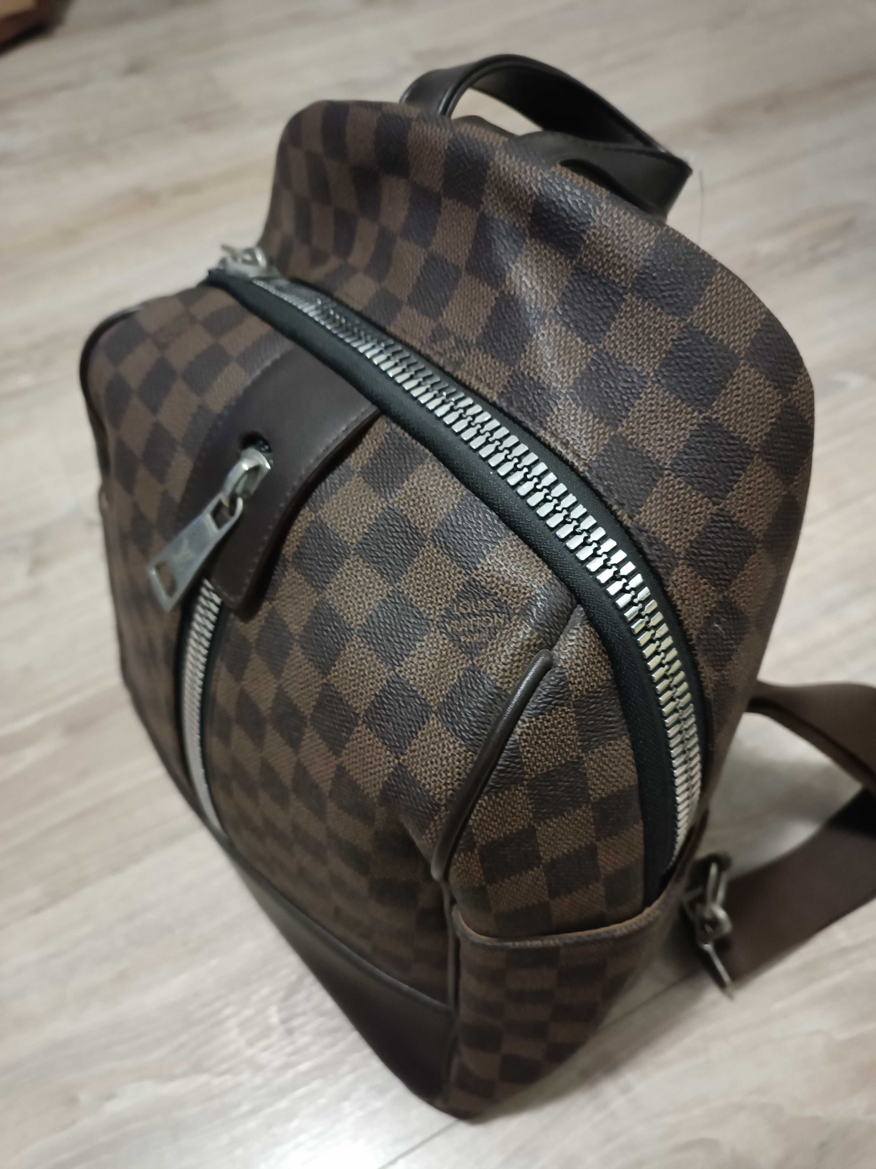 Раничка чантичка клъч Louis Vuitton Лои Вютон