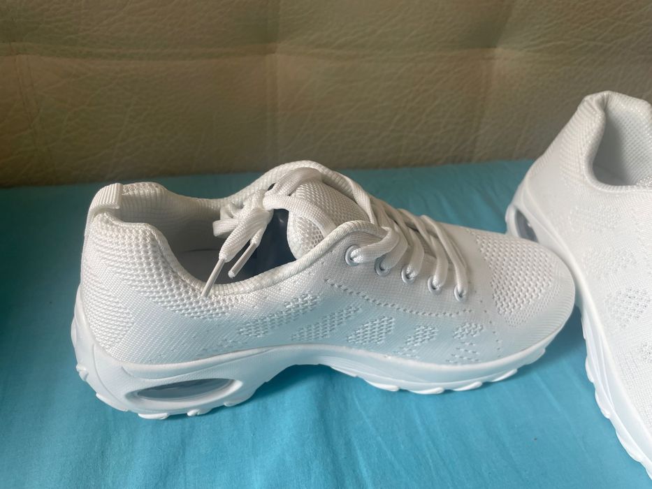 Бели маратонки 42 номер