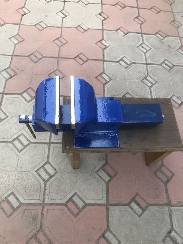 Тиски ручной работы