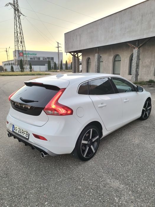 Volvo V40 / R-Design**Fabr 2016**E 6**Piele**Xenon**Parbriz Incalzit