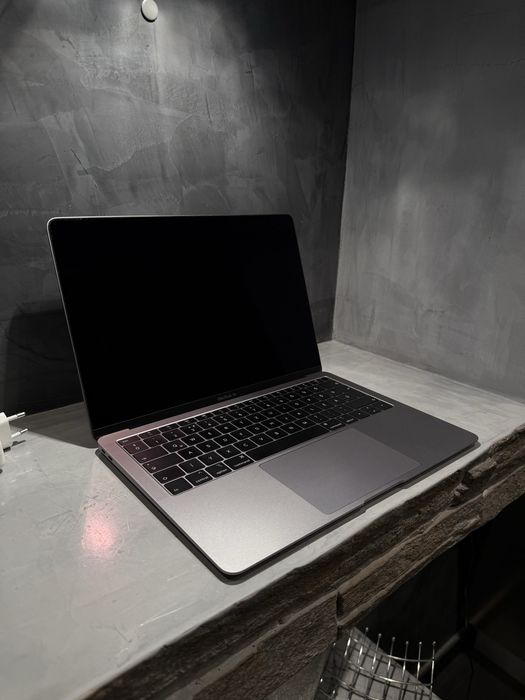 Перфектен Macbook Air 13.3 inch  2019 256 GB
