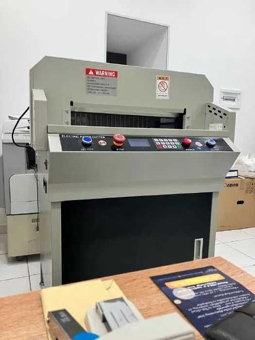 Цифровой резак для бумаги (с гидравлическим ножиком)