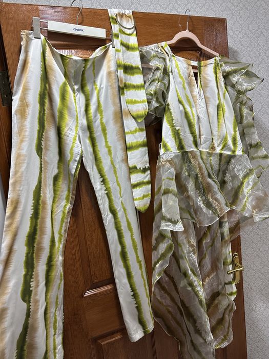 Продам костюм вечерний