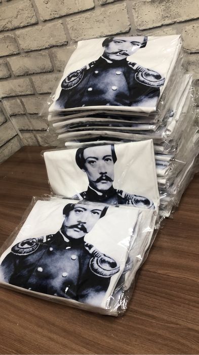 Нанесение логотипа рисунок надпись на одежду