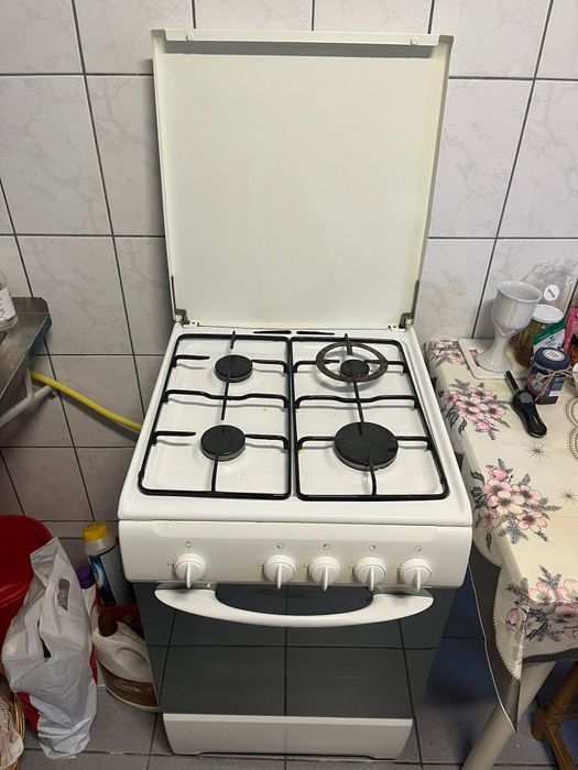 Aragaz,gaz,4 ochiuri si cuptor,Zanussi