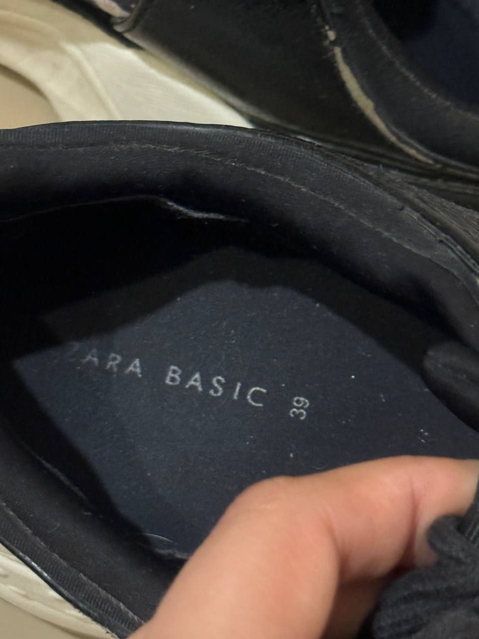 Кроссовки Zara привезены из Италии