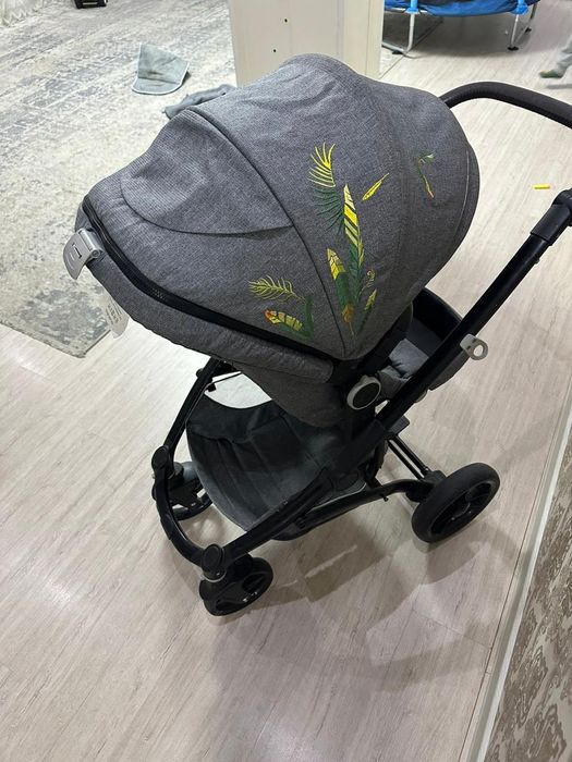 Продаеться универсальная коляска Skillmax 2в1.