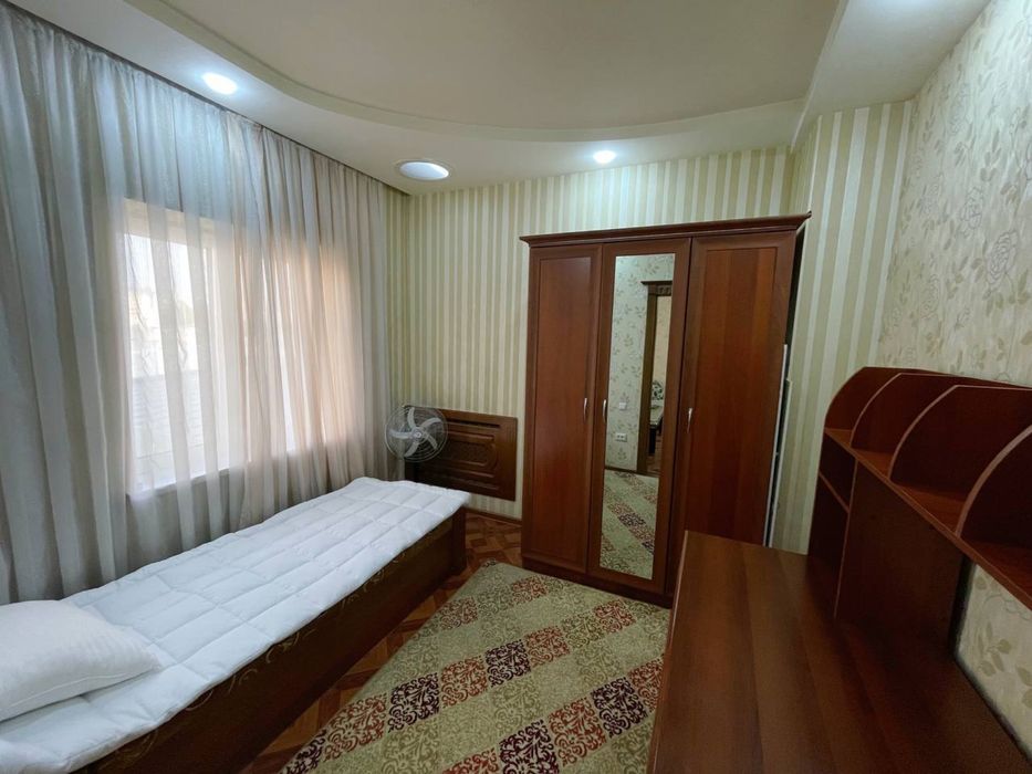 Сдаётся 4-комнатная квартира в центре