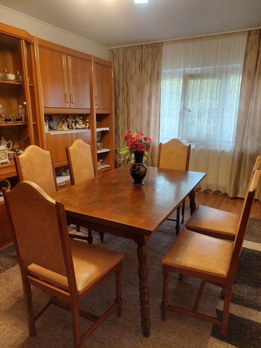 Vand masa extensibila cu scaune