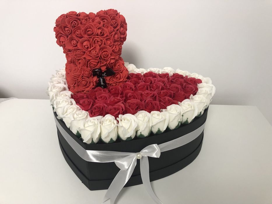 Cutie in forma de inima cu ursulet pret 250 lei