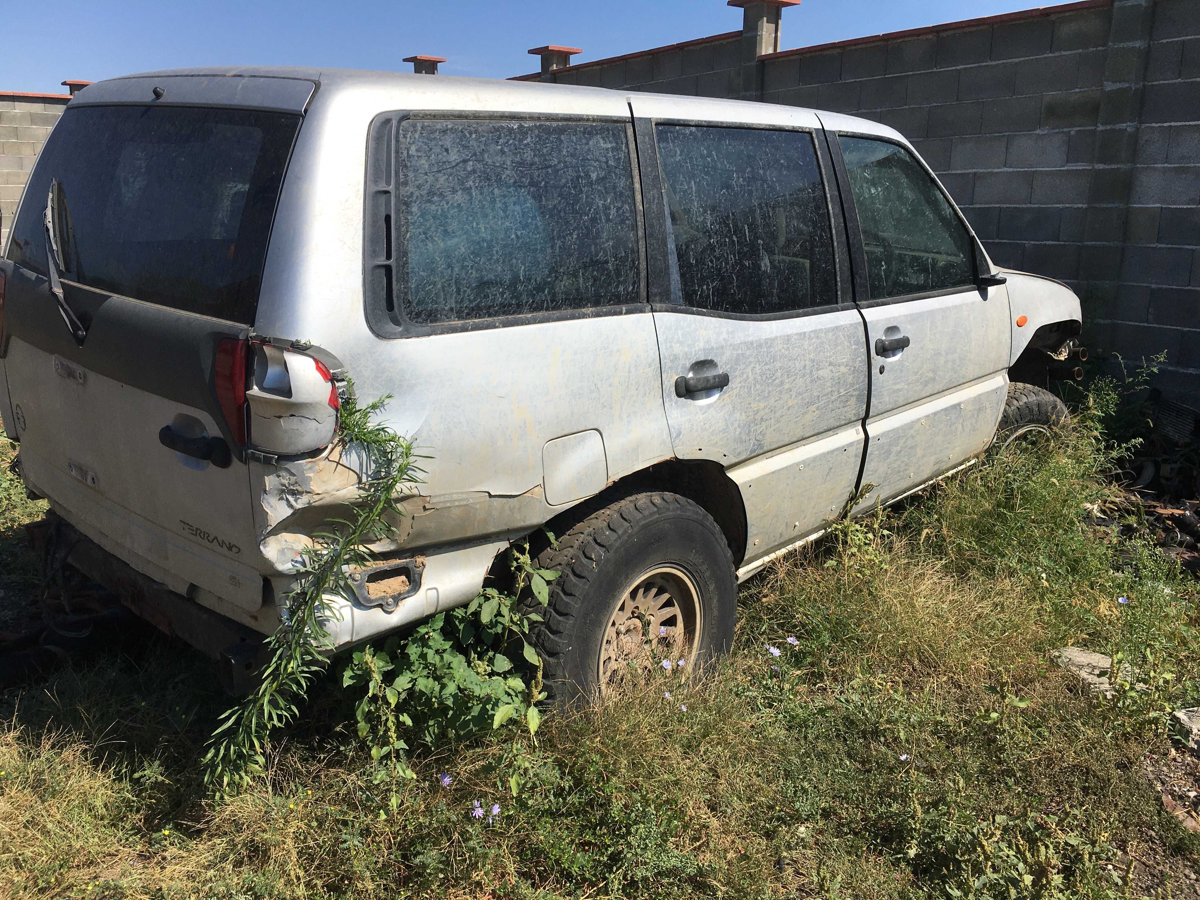 Nissan Terrano (на части)