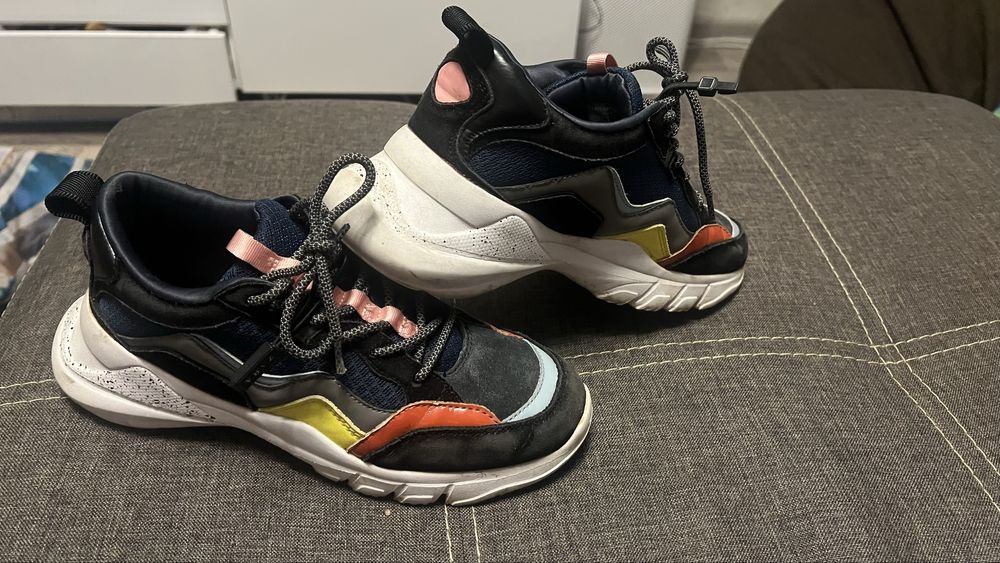 Кроссовки 37 размера Zara