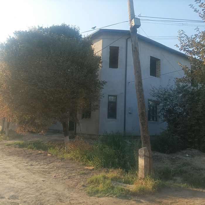 2 этажли угловой жой сотилади