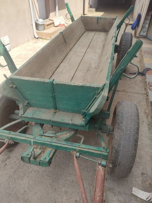 Vând căruță pe lemn cu coș din dulap