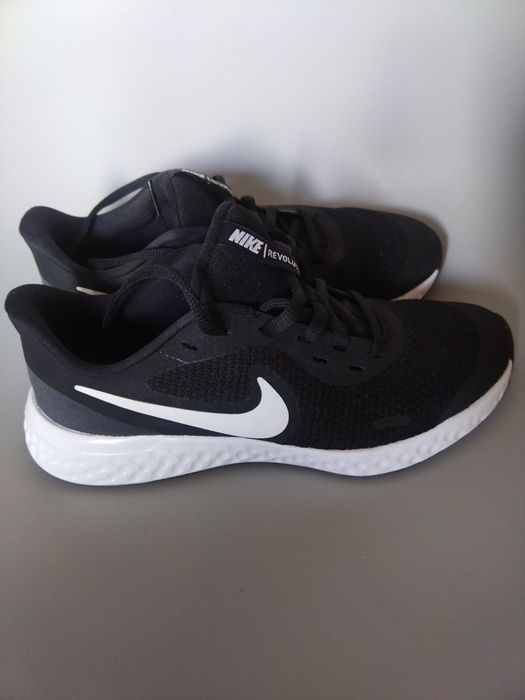 Маратонки Nike Revolution 5 38