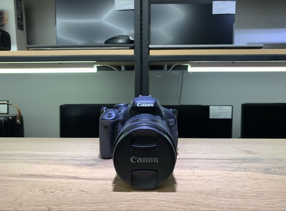 Фотоаппарат Canon EOS 600D, объектив 18-135 mm, 64 ГБ флешка, 10864/А1