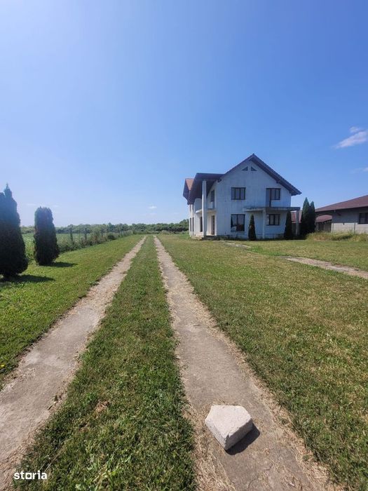 Casă de vânzare în Bercu Nou cu teren