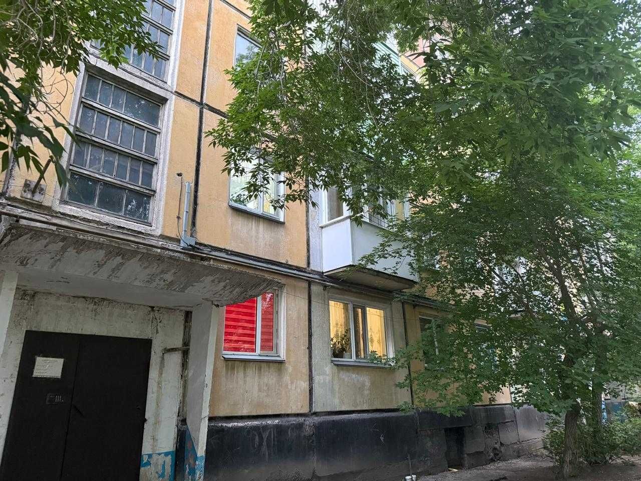 2 ком. студия на 2 этаже 29 кв.  с мебелью, без вложений