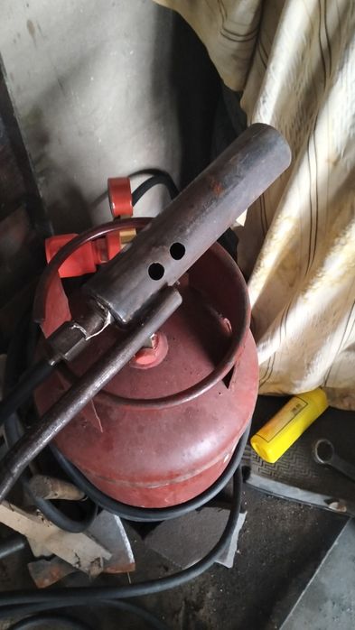 Продам газовый баллон с горелкой и редуктором как на фото