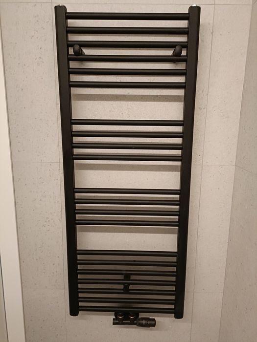 Diverse obiecte sanitare. Baterii de dus ingropate vase wc usi  bater