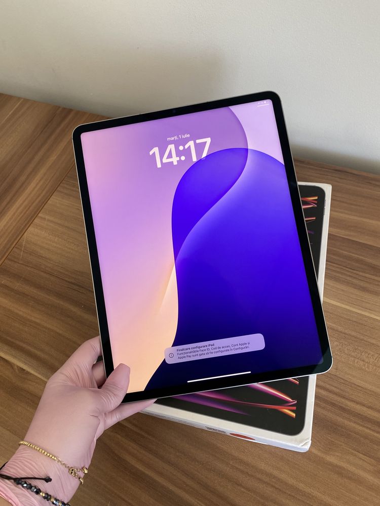 iPad Pro 12.9-Inch 6th Generation / WI-FI + Cellular/ 128 GB / Ca nou