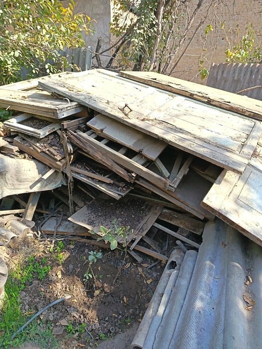Отдам бесплатно дрова и кирпичи